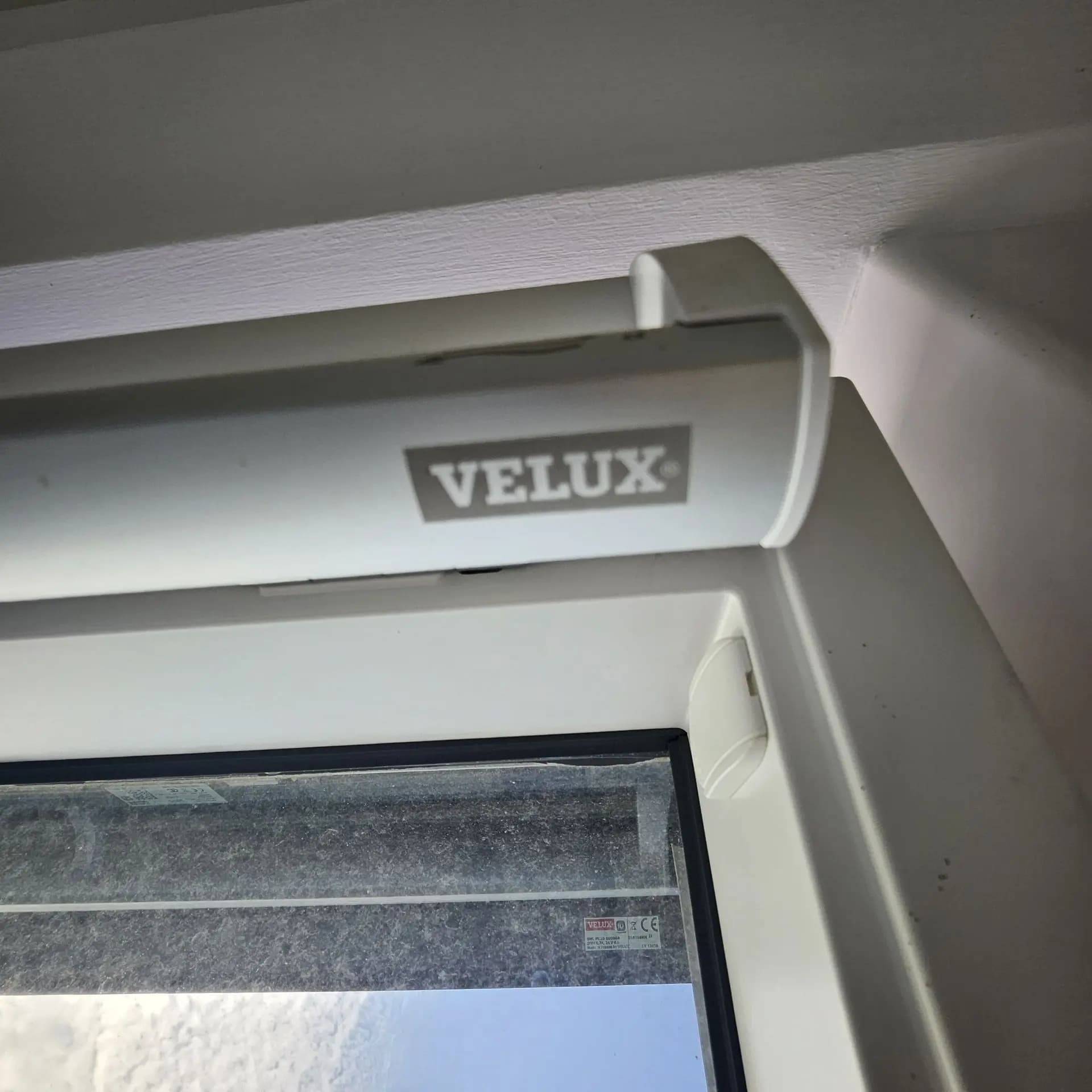 How to Clean VELUX Roof Windows: Professional Technique Guide