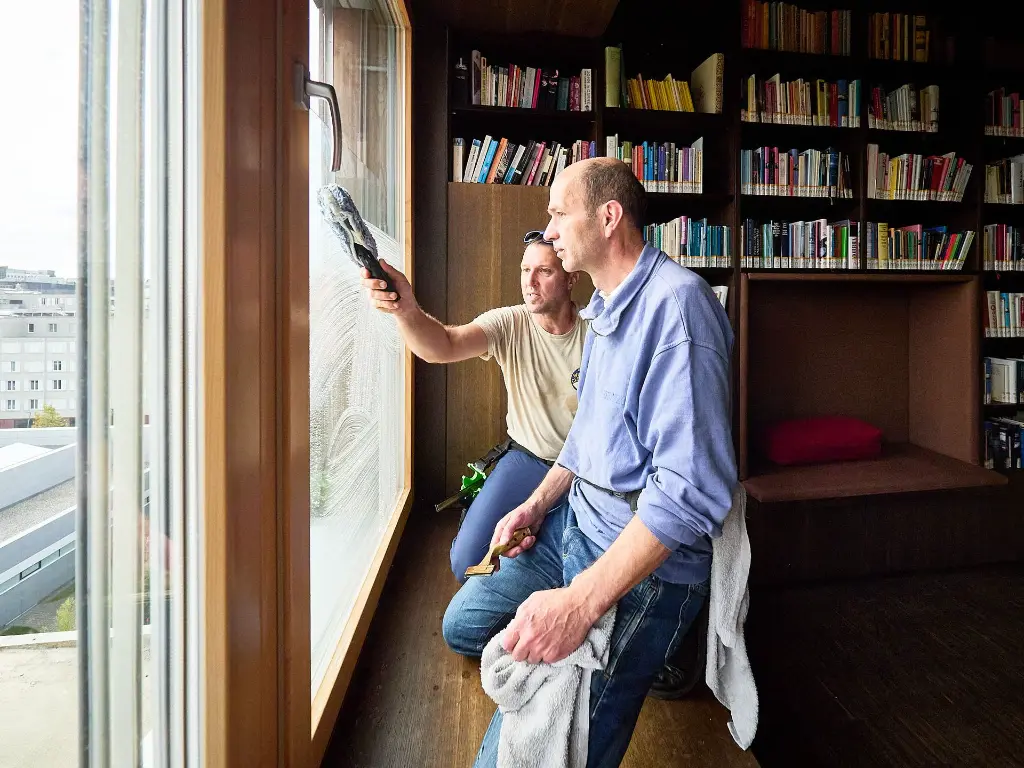 6-orloff-windowcleaning-workshop